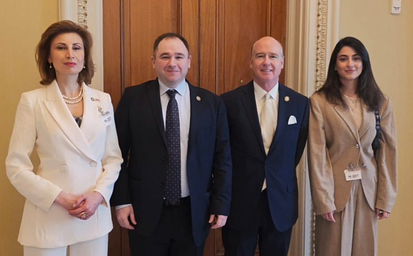 ნიკოლოზ სამხარაძე კონგრესმენ რობერტ ადერჰოლტს შეხვდა