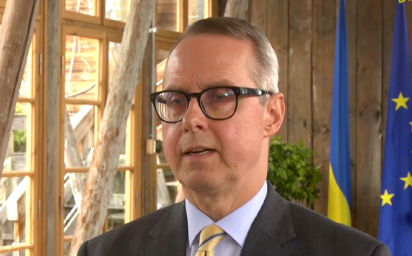 ვწუხვარ საქართველოს კათოლიკოს-პატრიარქის ილია II-ის ჰოსპიტალიზაციის გამო, ღმერთმა დალოცოს და დაიფაროს იგი - პეტერ ფიშერი