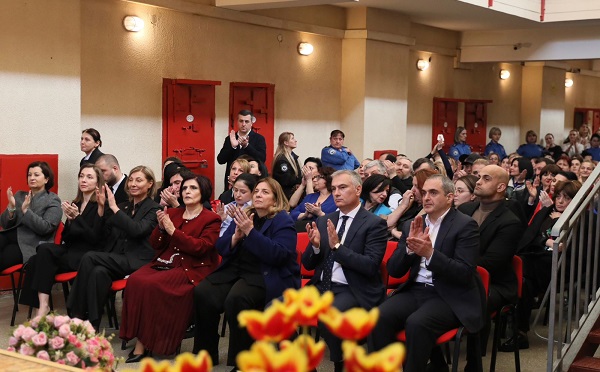 პაატა სალიამ N5 (ქალთა) პენიტენციური დაწესებულებაში ქალ მსჯავრდებულებს დედის დღე მიულოცა