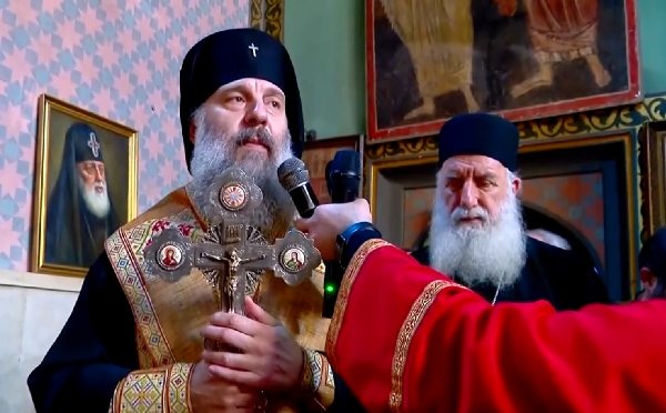 ილია მეორე როგორც თავისი ცხოვრების განმავლობაში იღვწოდა ერის მოსაქცევად და გასაერთიანებლად, გარდაცვალების შემდეგაც ამას განაგრძობს - მეუფე შიო