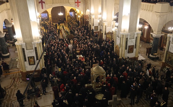 პარლამენტის თავმჯდომარემ და პარლამენტის წევრებმა საქართველოს კათოლიკოს-პატრიარქის ილია II-ის ხსოვნას პატივი მიაგეს