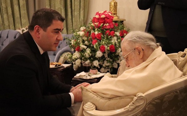 უიმედობისა თუ სასოწარკვეთის მძიმე წუთებში სწორედ პატრიარქი ტვირთულობდა ჯვრის სიმძიმეს - ის იყო ნუგეში და მეოხი განსაცდელში მყოფი ერისთვის - შალვა პაპუაშვილი