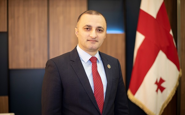 დავით გაბაიძემ აჭარის უმაღლესი საბჭოს თავმჯდომარის პოსტი დატოვა