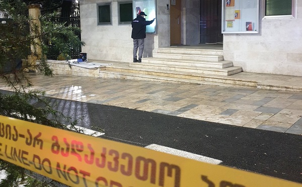 ელჩის განცხადებით, თბილისში, ირანის საკონსულოს ფანჯარა ჩაამსხვრიეს - დაკავებულია ერთი ადამიანი