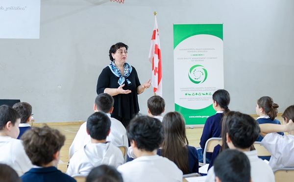 ლანჩხუთის N1 საჯარო სკოლაში ნულოვანი ნარჩენის საერთაშორისო დღისადმი მიძღვნილი შემეცნებითი ღონისძიება გაიმართა