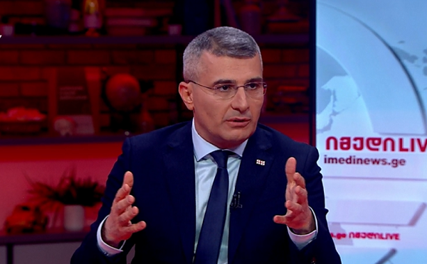 როცა ძირს დაგდებულ ახალგაზრდა მამაკაცს სახეში წიხლით სცემს სამართალდამცველი, ჟურნალისტს, ვინც და როგორიც არ უნდა იყოს, ასეთების პრევენცია განუხრელად მოხდება და წარსულითაც შეიძლება დავინტერესდე - მამუკა მდინრაძე