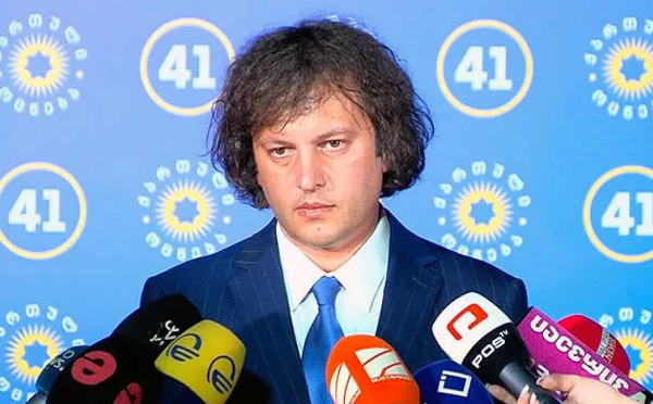 მამუკა მდინარაძე არის გამორჩეულად წარმატებული წევრი ჩვენს გუნდში, კონკრეტულად სახელმწიფო უსაფრთხოების სამსახურში მისი საქმიანობა იყო გამორჩეულად წარმატებული - ირაკლი კობახიძე