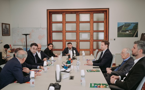 იტალიაში ოფიციალური ვიზიტის ფარგლებში, დავით სონღულაშვილი მრავალპროფილური აგროინდუსტრიული კომპანიის „Mazzoni” მფლობელებს და ხელმძღვანელებს შეხვდა