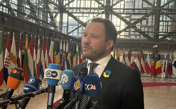 ევროკავშირმა ასევე უნდა დააწესოს პირადი სანქციები საქართველოს რეჟიმის წინააღმდეგ, კონკრეტულად იმ პირების მიმართ, რომლებიც დემოკრატიას ლახავენ - მარგუს ცაჰკნა