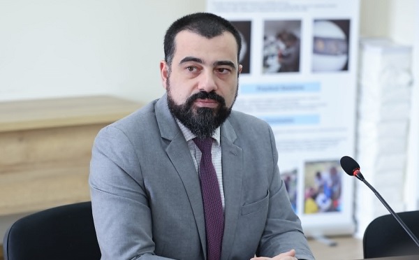 უშუალოდ ბაგა-ბაღის ჭიშკრის წინ არ უნდა მოხდეს ცხოველის დატოვება, თუმცა ეს არ ზღუდავს ახლო ტერიტორიაზე მის დაბრუნებას - ლაშა ავალიანი