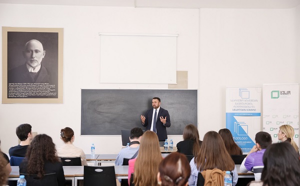 ცესკოს თავმჯდომარე თბილისის სახელმწიფო უნივერსიტეტის სტუდენტებსა და რექტორს შეხვდა