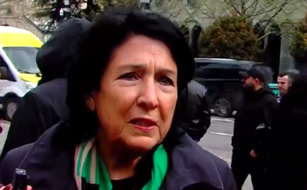 ამ ადამიანებმა თავიანთი სიცოცხლე გასცეს საქართველოს დამოუკიდებლობისთვის, ეს არის ჩვენი ხვედრი, ჩვენ ამას გავაგრძელებთ, „ქართული ოცნება“ კი არის ის, ვინც საქართველოს ყიდის - სალომე ზურაბიშვილი 9 აპრილის მემორიალთან