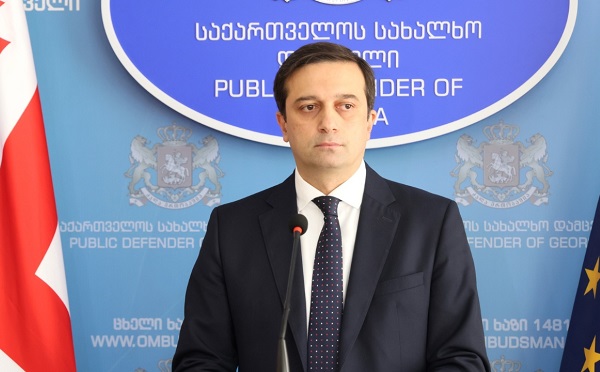 მოწოდებული ინფორმაციით, მთავრობის ადმინისტრაციასთან შეკრებილებს არ ეძლევათ დროებითი კონსტრუქციების განთავსების შესაძლებლობა, მოვუწოდებთ შსს-ს, უზრუნველყოს მშვიდობიანი შეკრების თავისუფლება - სახალხო დამცველი