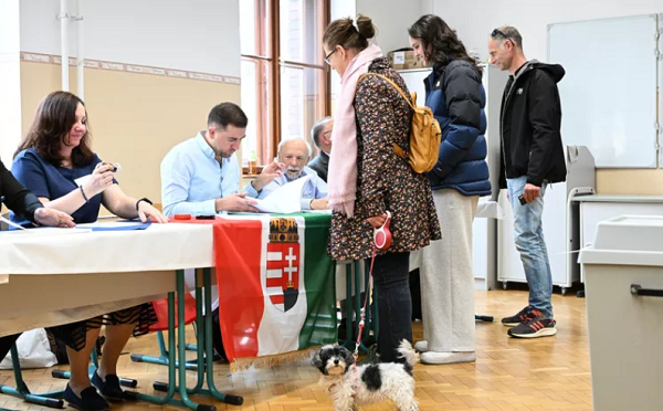 უნგრეთში საარჩევნო უბნები დაიხურა