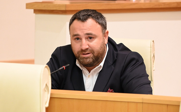 მაესტრო რობიკო სტურუამ კიდევ ერთხელ შეძლო ის, რაც დიდ ხელოვანებს ძალუძთ - „ვეფხისტყაოსნის“ სპექტაკლი არის ქართული იდენტობის, სულისა და კულტურის მეხსიერების საოცარი აღდგენა - არჩილ ბერიძე