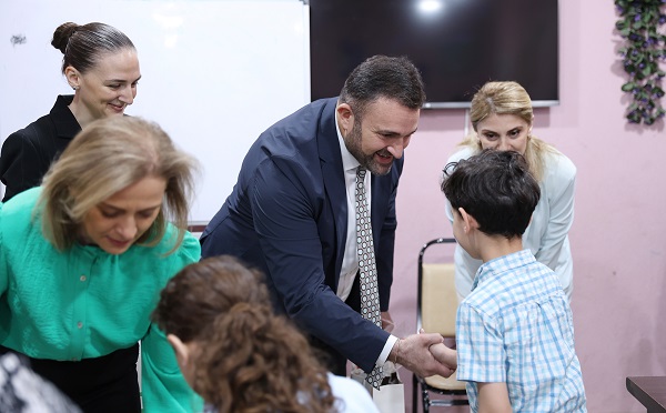 ცესკოს თავმჯდომარემ საქველმოქმედო ფონდ „მომავლის გზის“ ბენეფიციარებს აღდგომის დღესასწაული მიულოცა