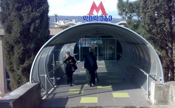 მეტროსადგურ “დიდუბეში” მატარებელი დაზიანდა  - მეტროს პირველ ხაზზე მოძრაობა შეფერხებულია