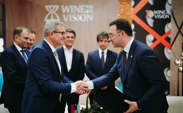 იტალიის რესპუბლიკაში სამუშაო ვიზიტის ფარგლებში, დავით სონღულაშვილი სერბეთის რესპუბლიკის სოფლის მეურნეობის, სატყეო და წყლის მართვის მინისტრ დრაგან გლამოჩიჩს შეხვდა