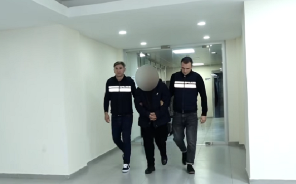 მეუღლის არასრულწლოვან შვილიშვილებს აუპატიურებდა - დაკავებულია 66 წლის კაცი