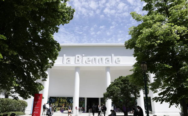 ვენეციის ბიენალეზე რუსეთის მიწვევის გამო, ევროკავშირმა გამოფენას ორმილიონიანი გრანტი შეუჩერა