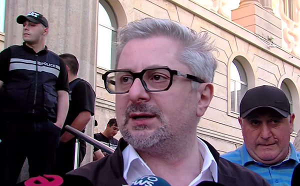 კაცი ერთსა და იმავე დღეს გენერლად აკურთხონ და თანამდებობიდან მოხსნან, ჯერ არ გამიგია და მთლად იმავე დღეს არ არსებულ თანამდებობაზე “დანიშნონ” - ნიკა გვარამია მამუკა მდინარაძეზე