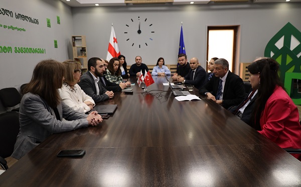 სოფლის განვითარების სააგენტოს თანამშრომლებს თურქი კოლეგები თურქეთის სასოფლო-სამეურნეო დაზღვევის ფონდის (TARSIM) საქმიანობის წარმატებულ გამოცდილებას გაუზიარებენ