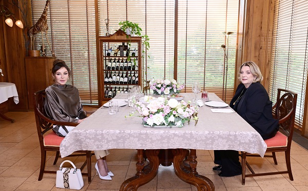 თამარ ბაგრატიონმა მეჰრიბან ალიევას სადილზე უმასპინძლა