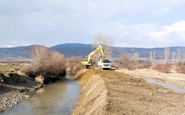 ლამი-მისაქციელის სარწყავ არხზე გაწმენდითი სამუშაოები მიმდინარეობს