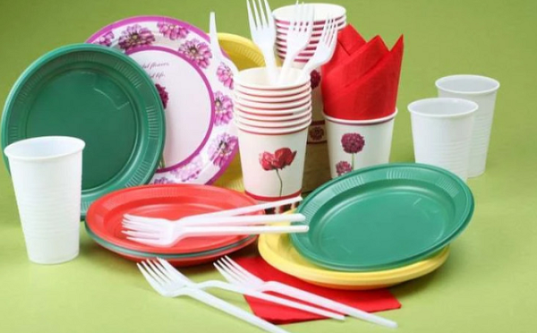 სურსათთან შეხებისთვის განკუთვნილი პლასტმასის გარკვეული საგნების რეალიზაცია დღეიდან აიკრძალა