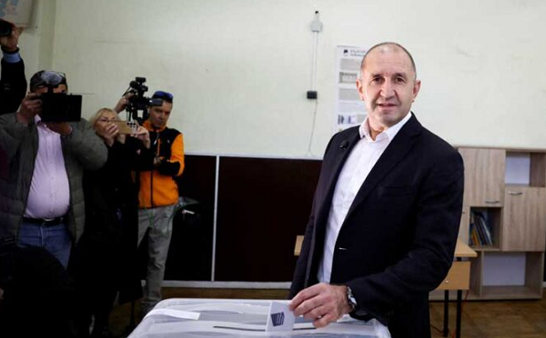 წინასწარი შედეგებით, ბულგარეთის საპარლამენტო არჩევნებში ყოფილი პრეზიდენტის, რუმენ რადევის პარტია ლიდერობს