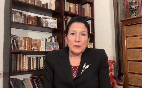 ვიღაც მაკა ბოჭორიშვილზე ლაპარაკობს, ვიღაც კიდევ სხვაზე - სალომე ზურაბიშვილი ირაკლი კობახიძის თანამდებობიდან შესაძლო გათავისუფლებაზე