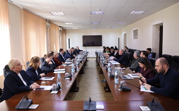 ეკლესია-მონასტრების მიმდებარე ტყეების მართვის საკითხებზე ერთობლივი კომისიის გაფართოებული შეხვედრა გაიმართა