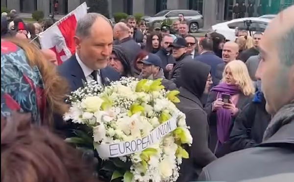 პაველ ჰერჩინსკიმ 9 აპრილს დაღუპულთა ხსოვნას პატივი მიაგო, „მადლობა, მადლობა“  - ისმოდა აქციის მონაწილეების შეძახილები