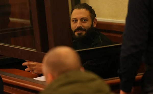 გუშინ ყველას ერთად გვირტყამდნენ, ერთმანეთის გადასარჩენად თავს საფრთხეში ვიგდებდით და დღეს ერთმანეთს ვლანძღავთ?! იმაზე სულელურს ვერაფერს ვიზამთ, როცა მტრის წინაშე ვდგავართ და ერთმანეთის კრიტიკით ვართ დაკავებული - საბა სხვიტარიძე