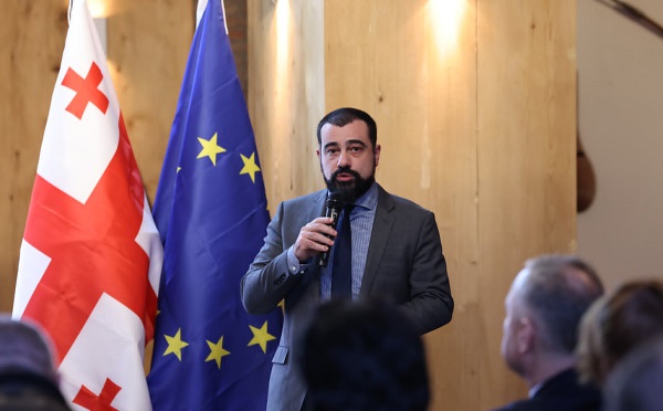 ყველა წაყვანილი ძაღლი, ეტაპობრივად დაბრუნდება იმავე ტერიტორიაზე, გუშინ 57 ძაღლიდან უკვე დაბრუნდა 28, რომელთაც არ დასჭირდა სტერილიზაცია კასტრაცია და მხოლოდ ვაქცინაცია ჩაუტარდათ - ლაშა ავალიანი