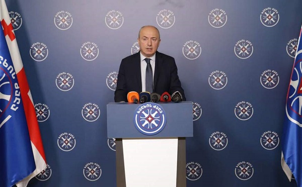 თავის დროზე, ქართველებს რუსეთის ეგზარქოსი რუსულად წყევლიდა, ჰერჩინსკი შეურაცხყოფას ინგლისურად აყენებს, განსხვავება ენებს შორისა - გურამ მაჭარაშვილი