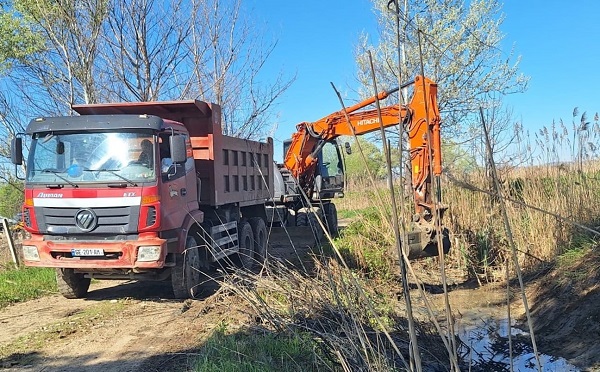 სოფელ ბადიაურში ბებერა არხის 4 კილომეტრიანი მონაკვეთი გაიწმინდა