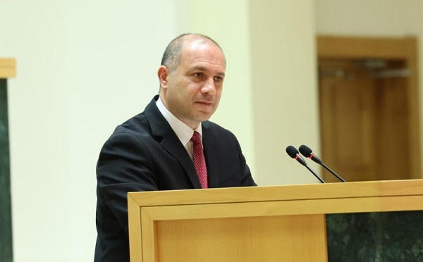 სასკოლო ფორმა ხელს უწყობს დისციპლინის ჩამოყალიბებას - გივი მიქანაძე
