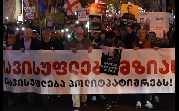 ფილარმონიიდან პარლამენტისკენ მედიის მხარდამჭერი მარში იმართება