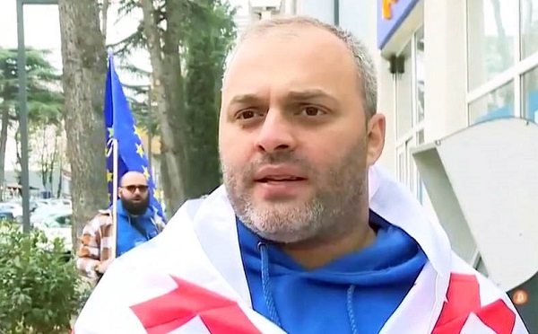 დღეს გამოვიდა ათიათასობით ადამიანი, პროტესტი ცოცხალია, ხალხი ერთ მუშტადაა შეკრული - თენგო თევზაძე