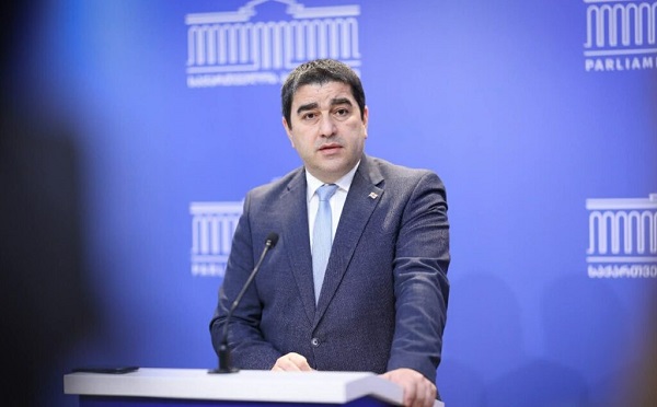 პეტერ ფიშერი დასცინის ამერიკელებს, დასცინის ბრიტანელებს და გამოდის, რომ ერთი ის არის ამ ქვეყანაზე, ვისაც რაღაც პრეტენზია აქვს სრულ ჭეშმარიტებაზე - შალვა პაპუაშვილი