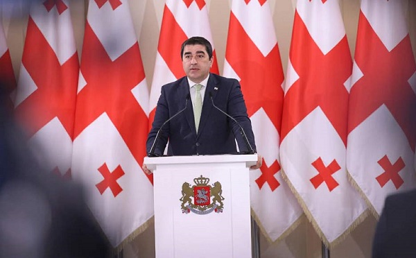 სამხედრო ფორმა მხოლოდ პროფესიის ნიშანი არ არის, ეს არის ქვეყნის წინაშე პასუხისმგებლობის სიმბოლო, დღევანდელი დაჯილდოება მადლიერებაა იმ სამსახურისთვის, რომელსაც ასრულებთ - შალვა პაპუაშვილი