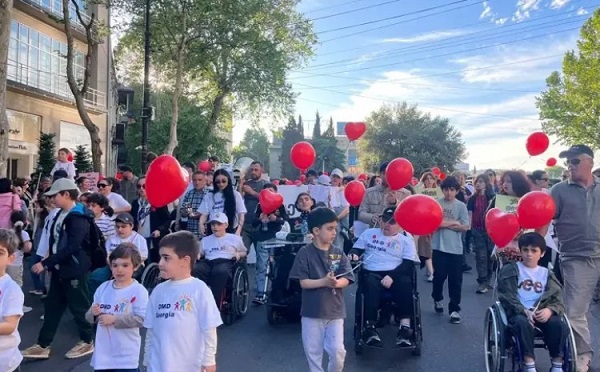 დიუშენის კუნთოვანი დისტროფიის მქონე ბავშვების დასახმარებლად უკვე 1 600 000 ლარი შეგროვდა - მარათონი გრძელდება