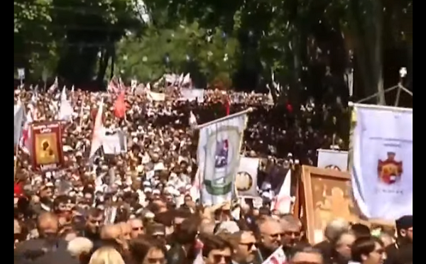 ოჯახის სიწმინდისა და მშობლების პატივისცემის დღესთან დაკავშირებით, თბილისში მსვლელობა იმართება 