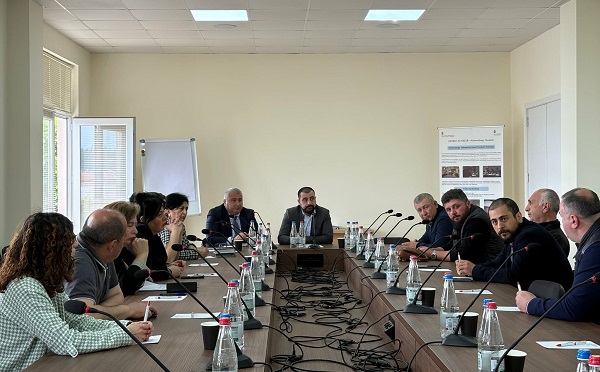 სოფლის მეურნეობის სახელმწიფო ლაბორატორიაში მეღორეობის სექტორის წარმომადგენლებთან სამუშაო შეხვედრა გაიმართა