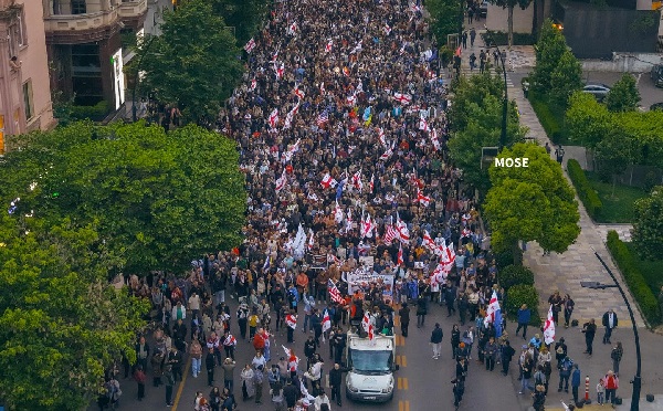 პოლიციამ დააჯარიმა და ერთი წლის ვადით მართვის უფლება ჩამოართვა მძღოლს, რომლის ავტომობილითაც აქციაზე აპარატურა გადაჰქონდათ