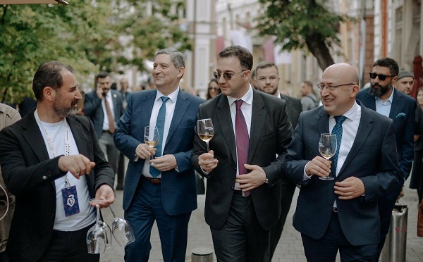 დავით სონღულაშვილი ღვინის ეროვნული დღის ფარგლებში გამართულ ქართული ღვინის გამოფენა-დეგუსტაციას დაესწრო