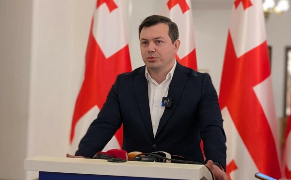 „ოცნება“ ადამიანებს მტრებად და მოყვარეებად ჰყოფს, სწორედ ეს არის განმასხვავებელი, საფრანგეთსა და ამერიკას შორის ურთიერთობას თავისი პროპაგანდისთვის იყენებს - გიგა ფარულავა