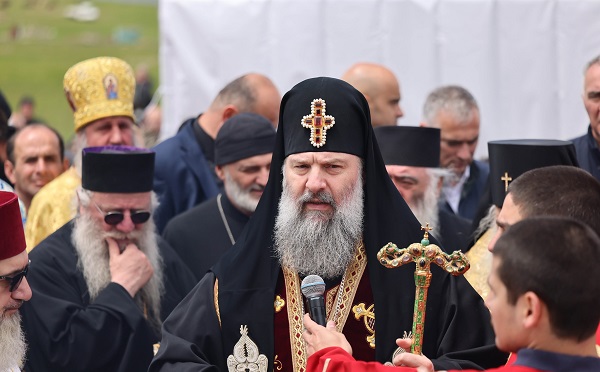 შიო მესამე საყოველთაო ნათლობის ფარგლებში, ბავშვებს პირველად 7 ივნისს მონათლავს