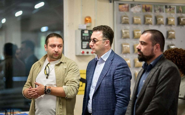 დავით სონღულაშვილი სახელმწიფოს მხარდაჭერით შექმნილ კომბინირებული საკვების საწარმოში „ნუტრიმაქსი“ იმყოფებოდა